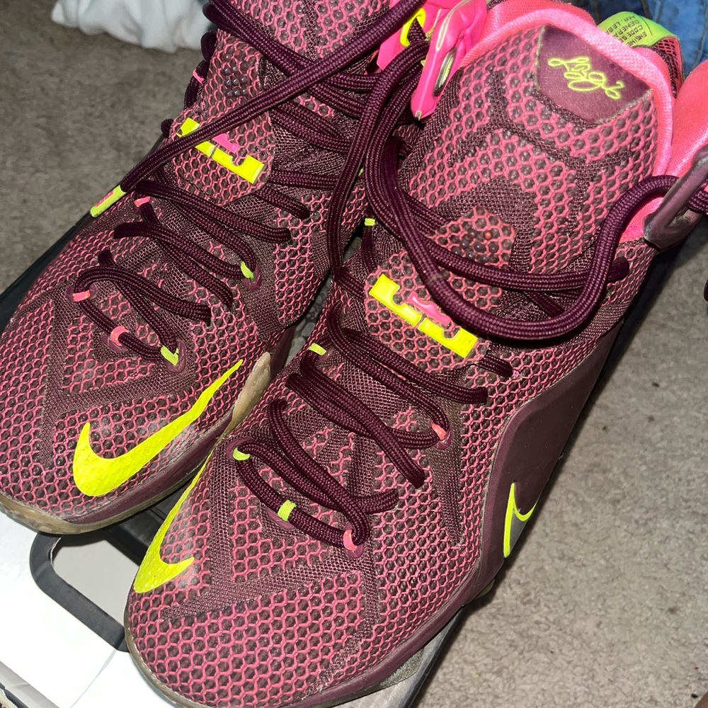 Lebron xII WOMENS 8.5